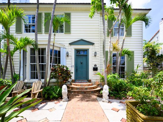 284 Queens Court, West Palm Beach, FL 33401