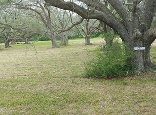 136 Legend Ln, Angleton, TX 77515