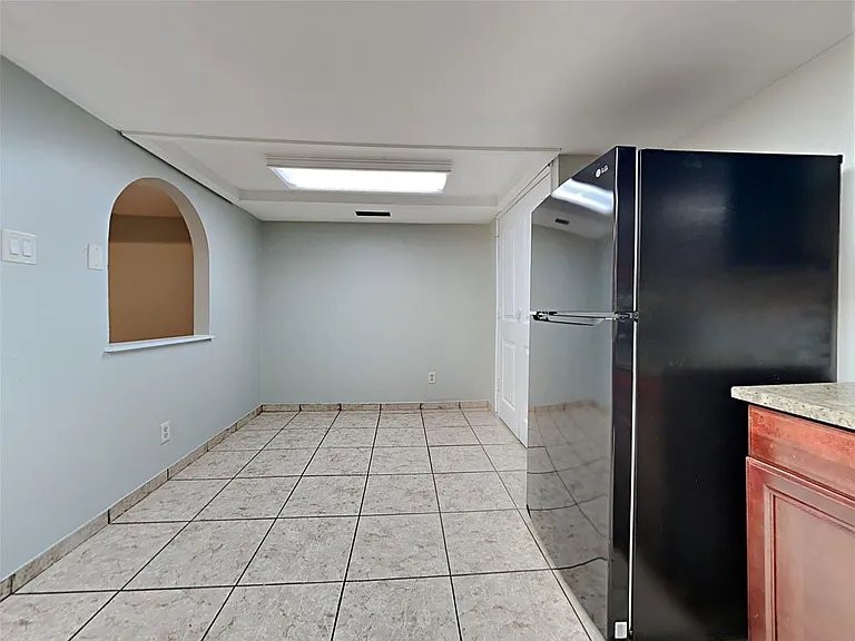 1504 Carnation Dr — Photo 6
