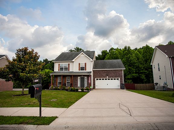 3rd image of 1525 Cedar Springs Cir