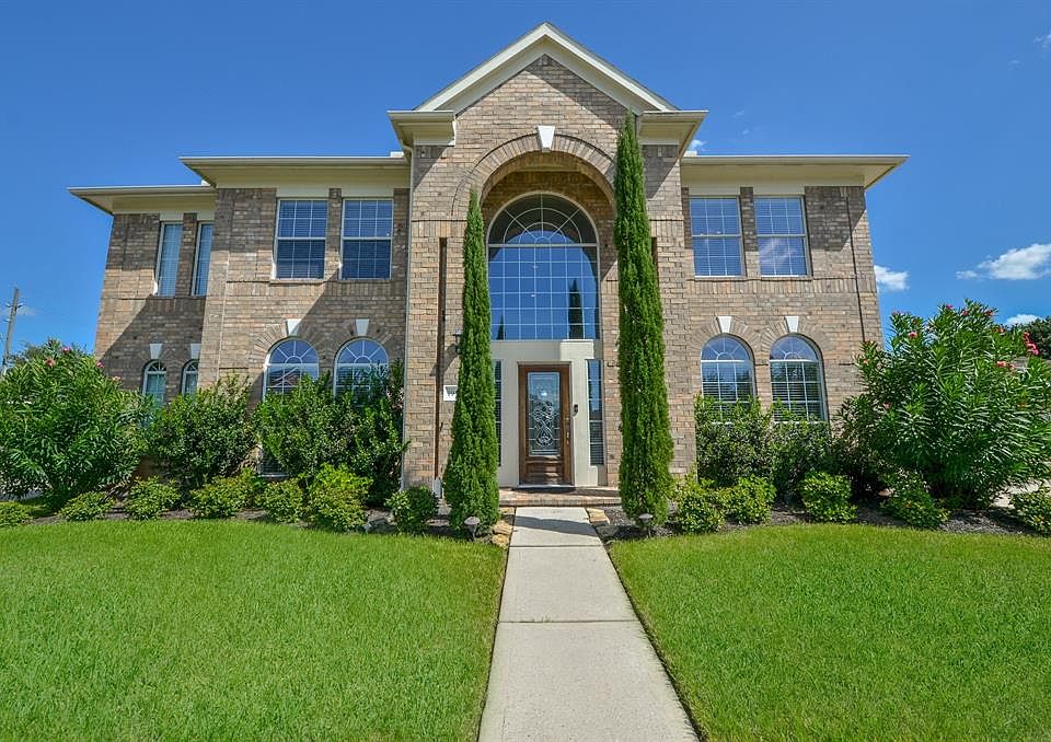 1st image of 19526 Creek Bend Dr