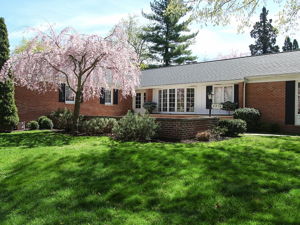 1st image of 2310 Elmwood Dr SE