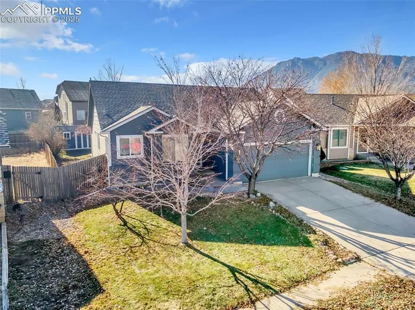 1573 S Canoe Creek Dr, Colorado Springs, CO 80906