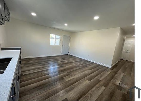 3rd image of 747 N Mayfield Ave APT B