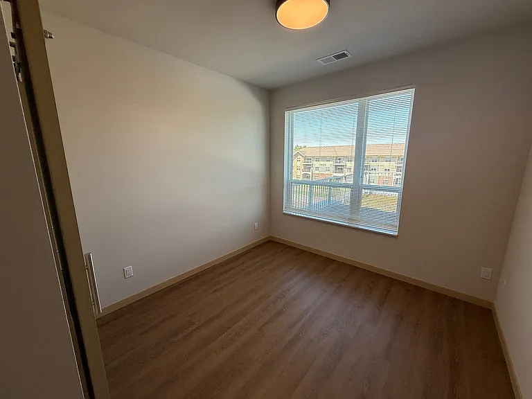 Mira Apartments — Photo 65