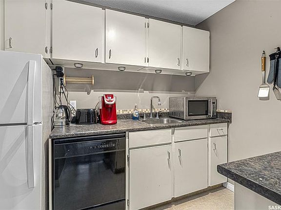 4th image of 510 Prairie Ave #632