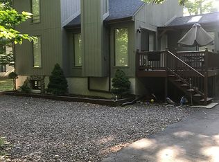 1051 Lake Shore Dr, Lake Ariel, PA 18436