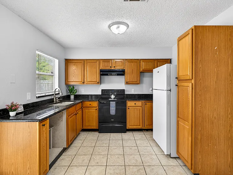 8601 Zane Ln — Photo 1