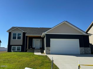 3013 27th Ave W, Williston, ND 58801