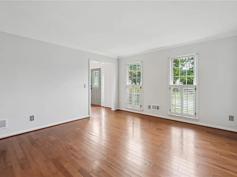 2565 Chestea Dr NE — Photo 3