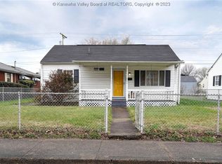 909 Main Ave, Nitro, WV 25143