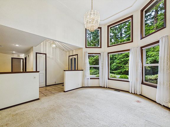 3rd image of 1195 Diamond Dr
