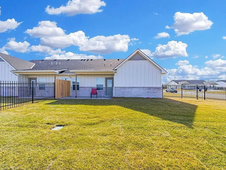 2263 E Spring Hill Ct — Photo 15