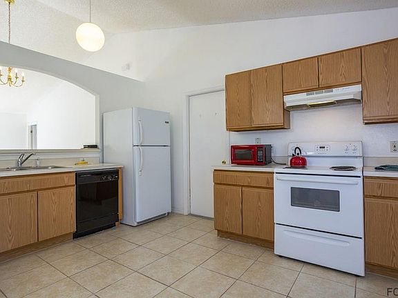 4th image of 8 Wood Aspen Ln