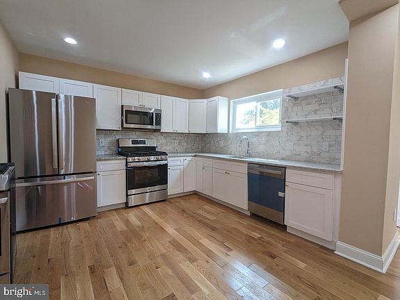 5th image of 252 Windermere Ave