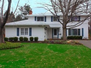 30324 Manhasset Dr, Bay Village, OH