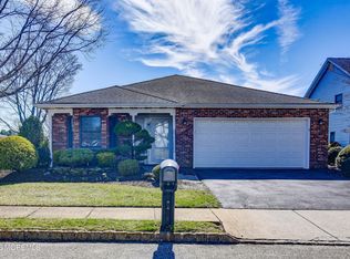 1 Benchley Dr, Marlboro, NJ 07746