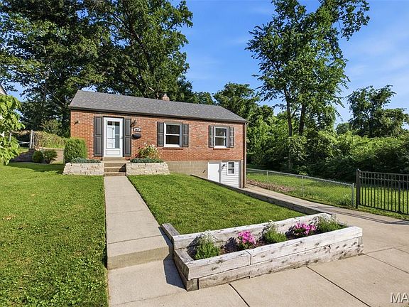 3rd image of 1027 Ferndale Ave