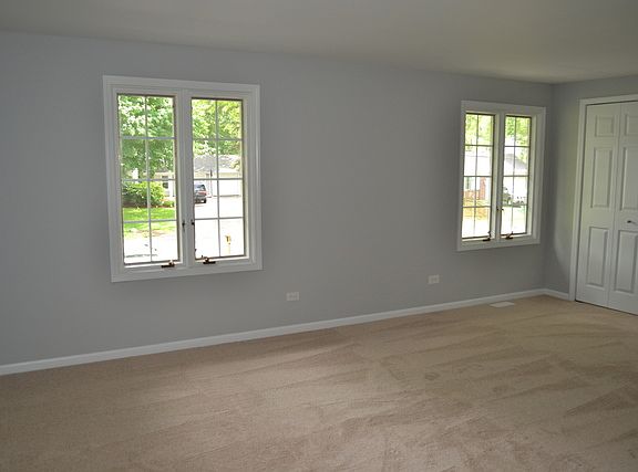 5th image of 566 Lomond Dr