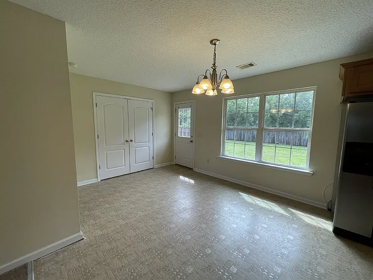 261 Winchester Way SE — Photo 5