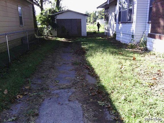 3rd image of 1025 W Ash St