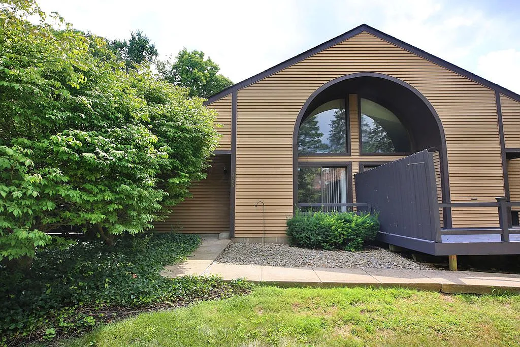 3105 Rivermill Dr photo 1