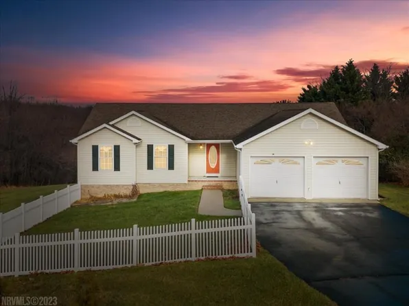 1083 Pheasant Ln, Pulaski, VA 24301
