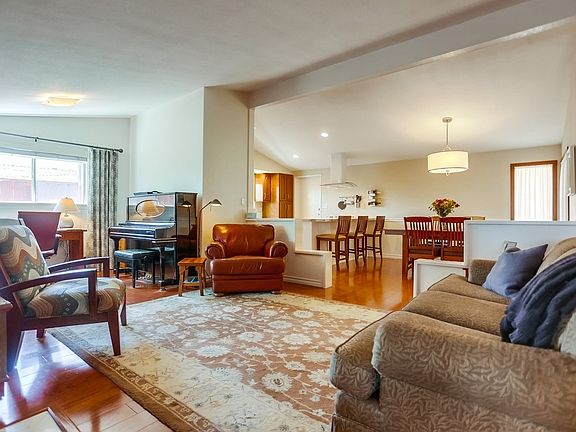 5th image of 2973 Melbourne Dr