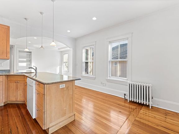 3rd image of 36 Healey St