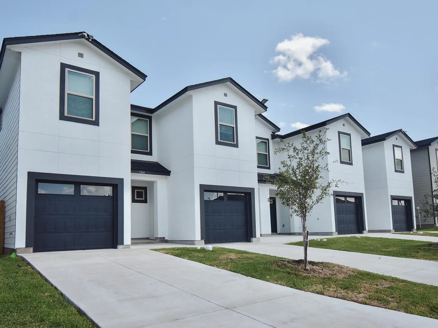 3 bed, 2.5 bath, 1362 sqft, $1,550 — Photo 2