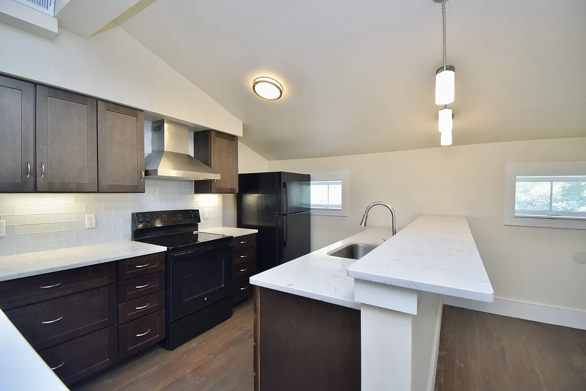 Photo 2 of 25 - 105 Peete St #2 - Cincinnati, OH Building Photo - 105 Peete St #2