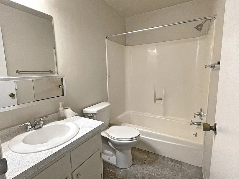 5631 Lancaster St — Photo 6