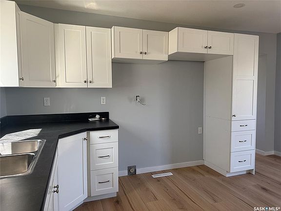 2nd image of 414 3rd AVENUE