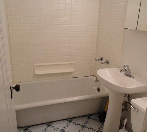3rd image of 5038 N Wolcott Ave APT 2
