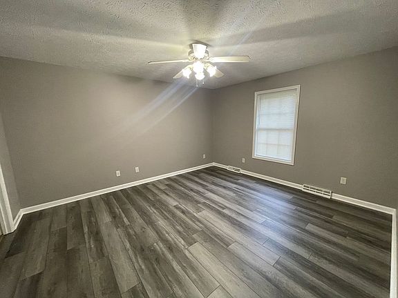 3rd image of 85 Shangrila Dr