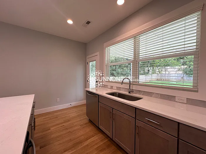 4531 Sampson St — Photo 7