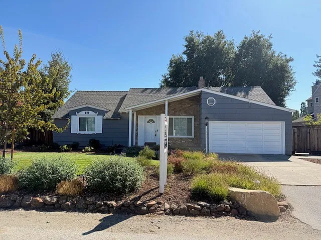 3 bed, 1382 sqft, $7,500 — Photo 1