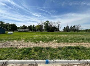 103 Maverick Ln, Riceville, IA 50466