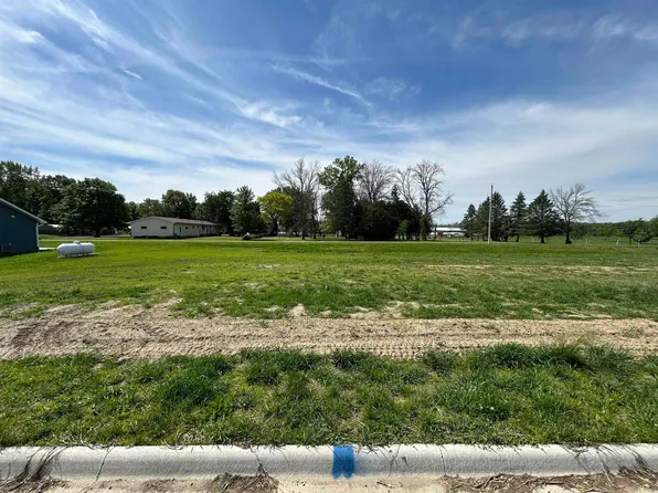 103 Maverick Ln, Riceville, IA 50466