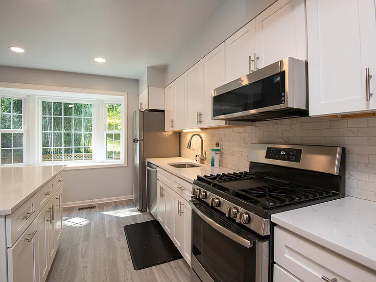 3202 Adams Ct — Photo 3