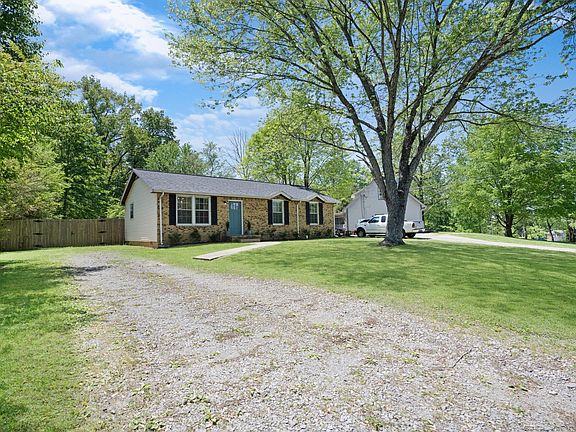 3rd image of 402 Spencer Ln
