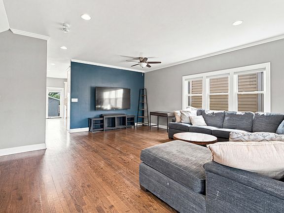 5th image of 5337 W Barry Ave