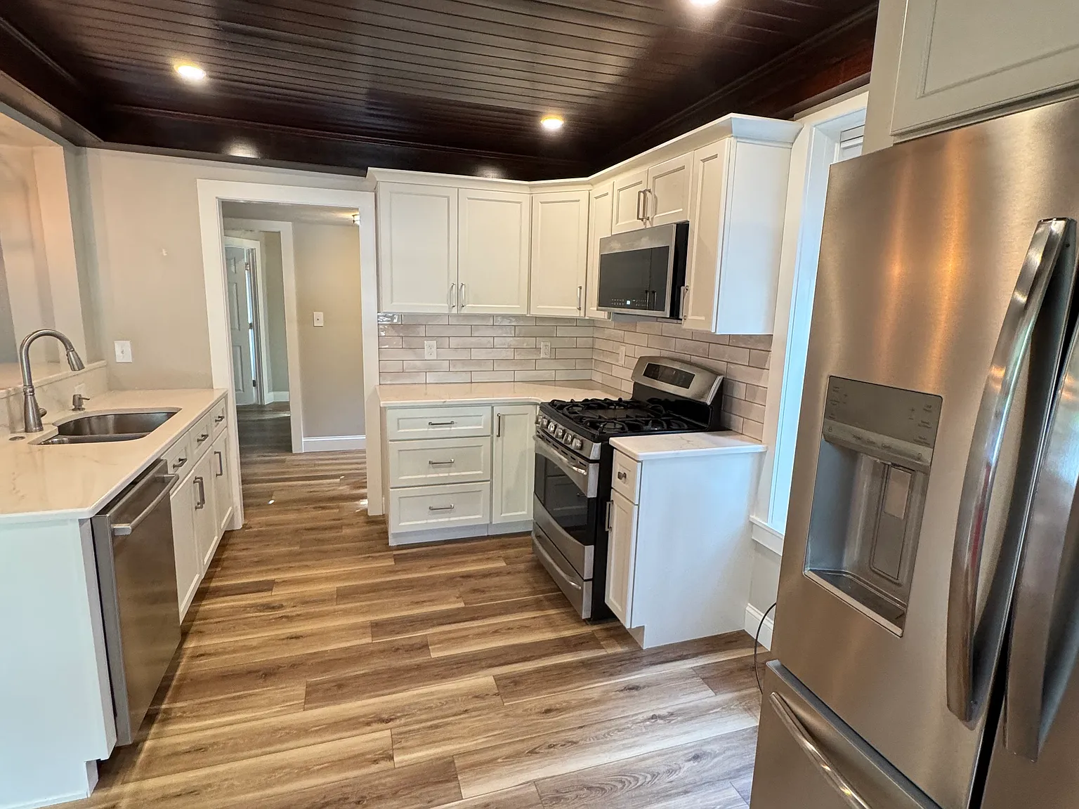 3 bed, 1356 sqft, $2,750 — Photo 4