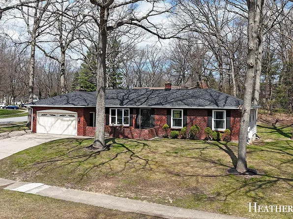 2424 Elderwood Dr NW, Grand Rapids, MI 49544
