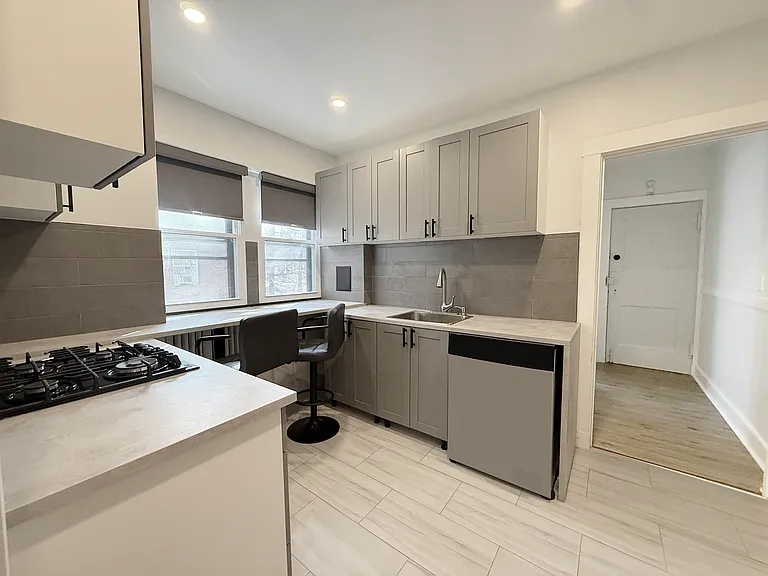 108 Washington St #8 — Photo 5