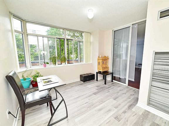 4th image of 88 Alton Towers Cir #215