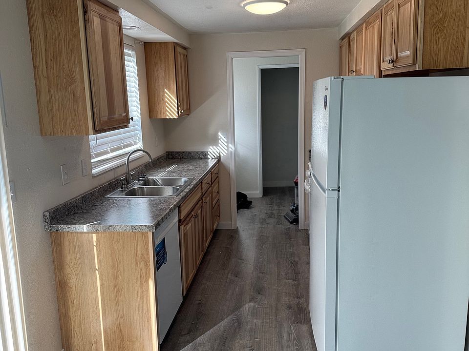 2nd image of 3143 Lupine St #3143