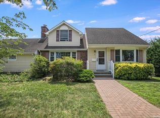 24 Suffolk Rd, Massapequa, NY 11758