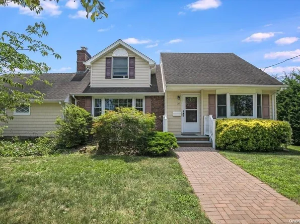 24 Suffolk Road, Massapequa, NY 11758