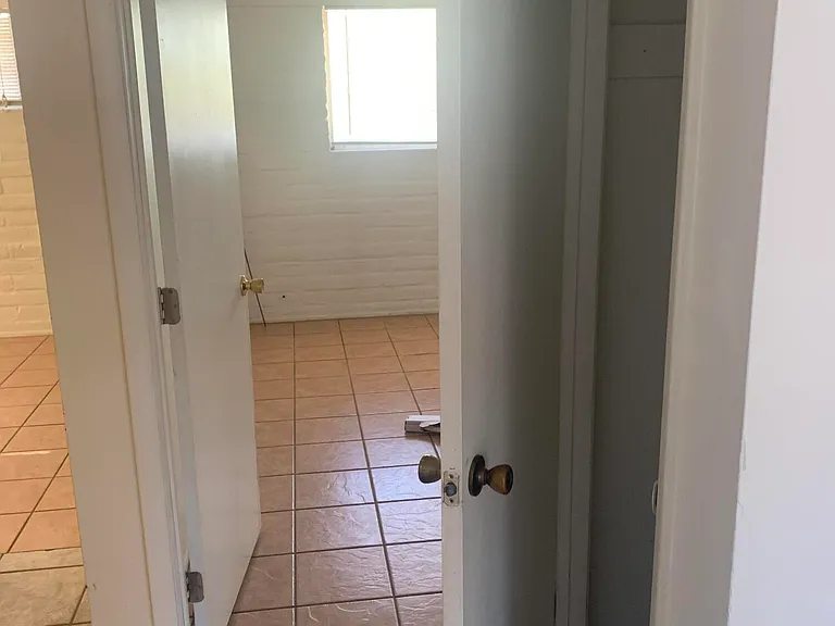 3241 E Monte Vista Dr — Photo 9